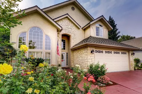 2352 Dawson Cove Ln, Clovis, CA 93611 photo 1
