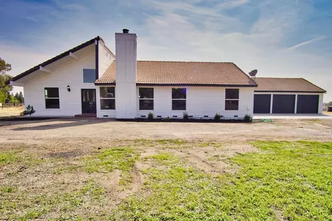 13059 Violet Ln, Clovis, CA 93619 photo 1