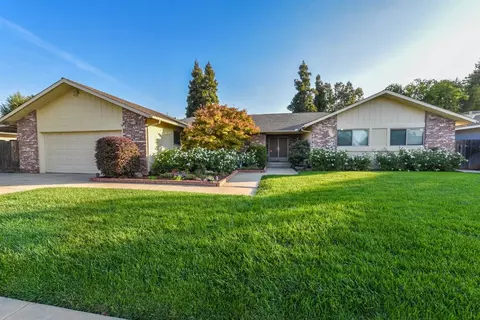 2112 Beverly Ave, Clovis, CA 93611 photo 1