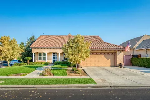 2033 Everglade Ave, Clovis, CA 93619 photo 1