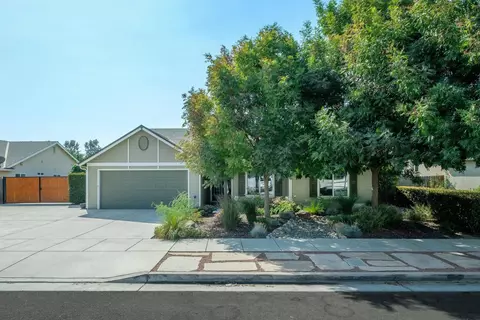 3031 W Wren, Visalia, CA 93291 photo 1