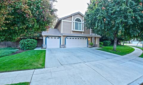 1023 N Halifax Ave, Clovis, CA 93611 photo 1