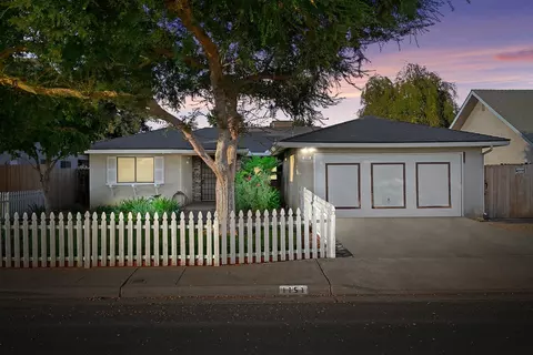1151 Saginaw Ave, Clovis, CA 93612 photo 1