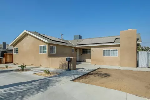 2506 Webster St, Sanger, CA 93657 photo 1