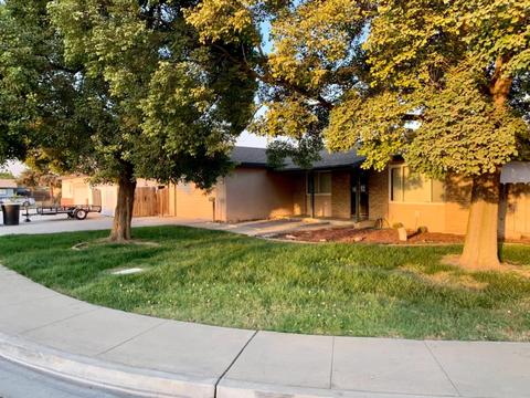 268 Spruce Pl, Lemoore, CA 93245 photo 1