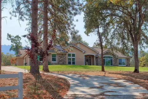 38005 Pine Crest Ct, Oakhurst, CA 93644 photo 1