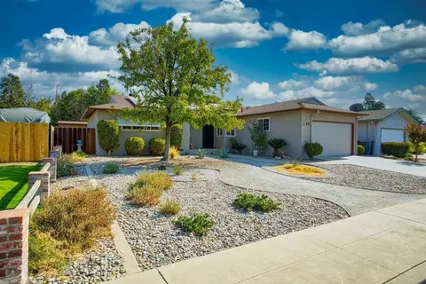 2633 Renn Ave, Clovis, CA 93611 photo 1