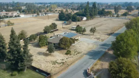 8167 N Fowler Ave, Clovis, CA 93619 photo 1