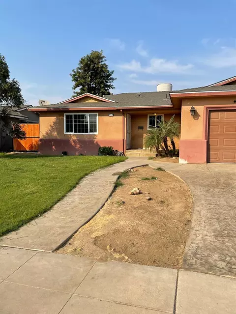 843 W National Ave, Clovis, CA 93612 photo 1