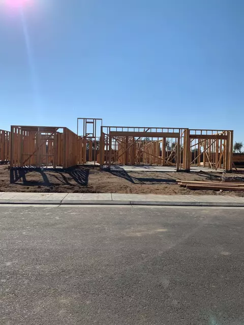 676 Pinnacle Dr W, Madera, CA 93636 photo 1