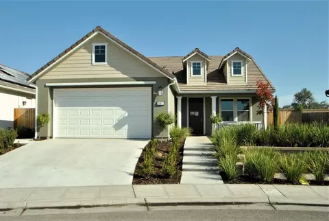 301 Crescent Ln, Madera, CA 93636 photo 1