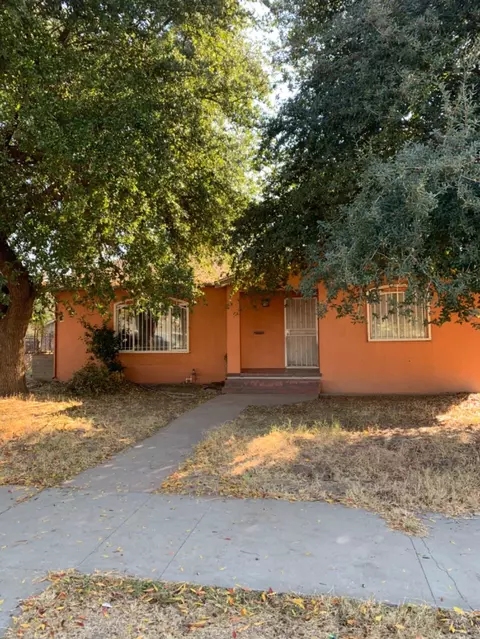 910 E 5th St, Madera, CA 93638 photo 1