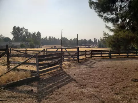 9646 N Fowler Ave, Clovis, CA 93619 photo 1
