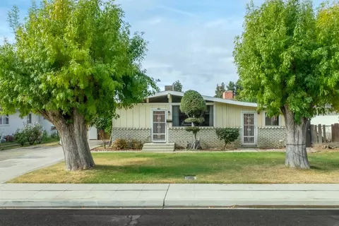 835 I St, Parlier, CA 93648 photo 1