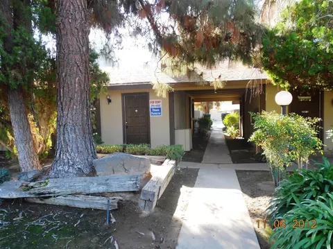 110 W 9th St, Clovis, CA 93612 photo 1