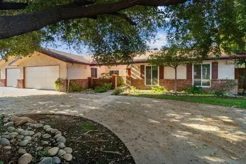 192 N Peach Ave, Clovis, CA 93612 photo 1