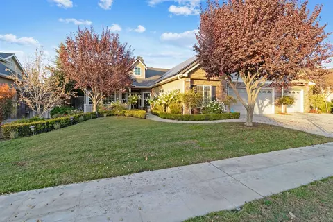 265 Serena Ave, Clovis, CA 93619 photo 1