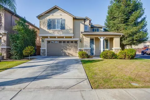 692 Blueberry Ln, Madera, CA 93638 photo 1