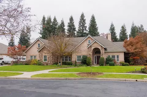 3339 E Hillcrest Ave, Visalia, CA 93292 photo 1