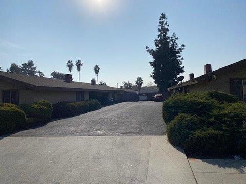 524 W Stuart Ave, Clovis, CA 93612 photo 1