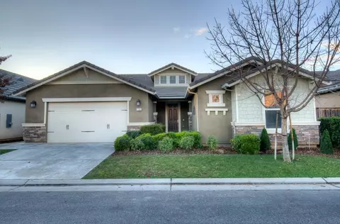 1732 N Broadbent Ln, Clovis, CA 93619 photo 1