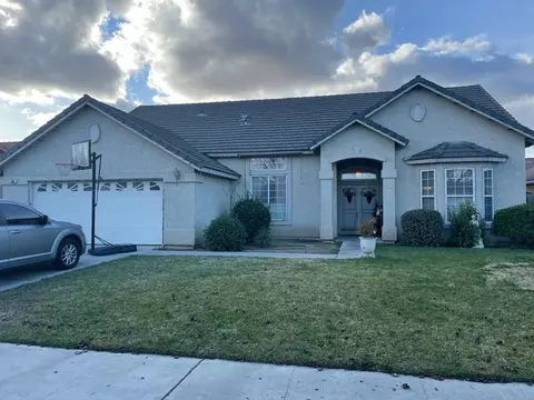 689 S 17th Ct, Kerman, CA 93630 photo 1