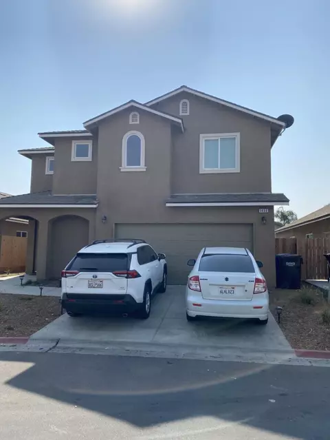 1496 Pine St, Dinuba, CA 93618 photo 1