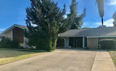 583 E Hazelwood Dr, Lemoore, CA 93245 photo 1