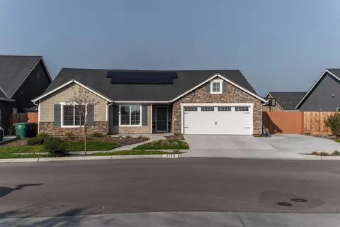 3184 Vine St, Sanger, CA 93657 photo 1