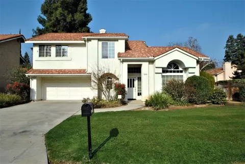 412 E Braddock Dr, Fresno, CA 93720 photo 1