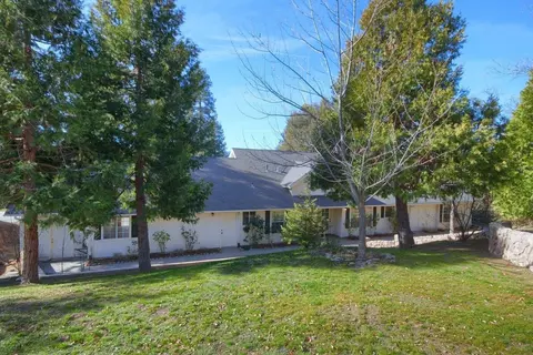40524 Jean Rd E, Oakhurst, CA 93644 photo 1