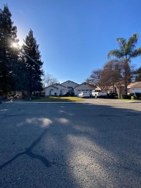 1637 E Parkview Ave, Visalia, CA 93292 photo 1