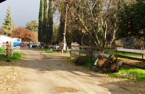 82 N Piedra Rd, Sanger, CA 93657