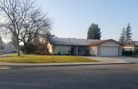 1339 Barbara St, Selma, CA 93662 photo 1