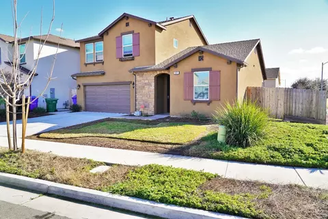 541 Portola St, Lemoore, CA 93245 photo 1