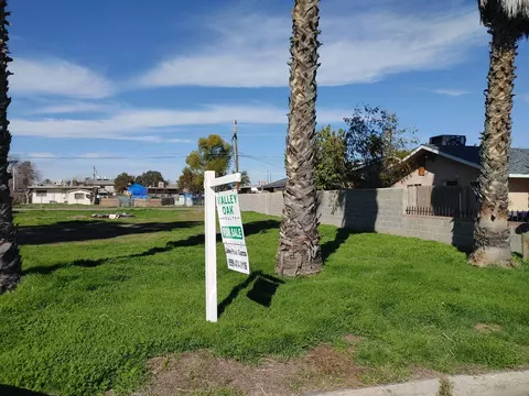 305 Harding St, Madera, CA 93638 photo 1