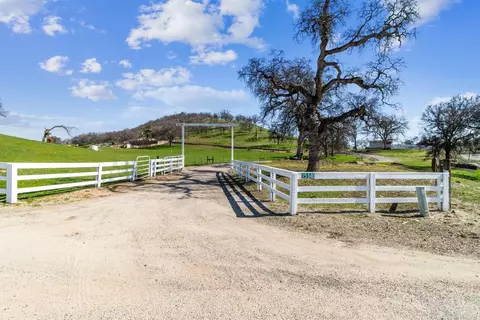 15676 Millerton Rd, Clovis, CA 93619 photo 1