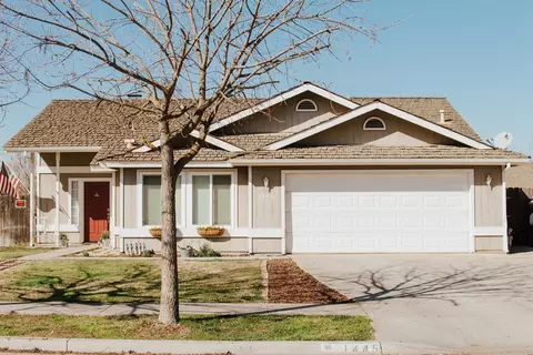 1445 Pine Dr, Lemoore, CA 93245 photo 1