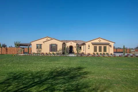 3767 N Mountain Hawk Ct, Sanger, CA 93657 photo 1