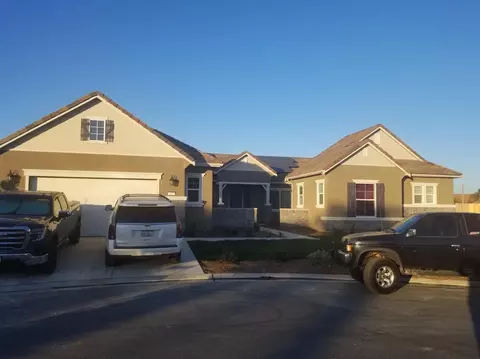 302 S Michelle, Kerman, CA 93630 photo 1