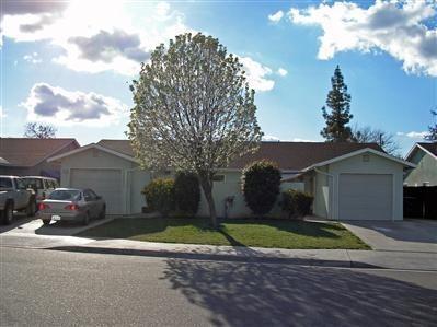 966 Acacia Ave, Clovis, CA 93612 photo 1