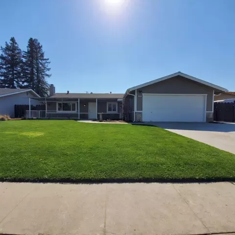 424 W Menlo Ave, Clovis, CA 93612 photo 1