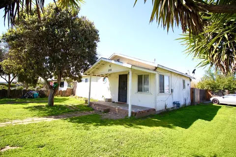 200 Grove St, Madera, CA 93637 photo 1