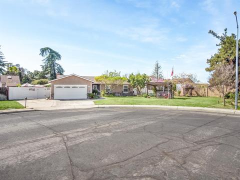1352 Rall Ave, Clovis, CA 93612 photo 1