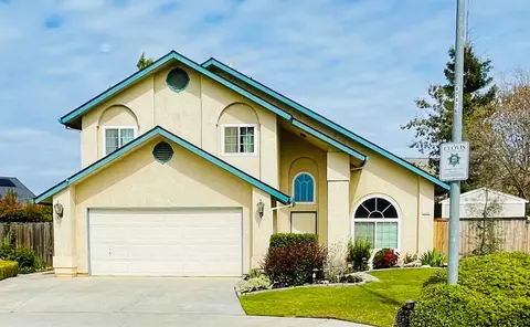 1147 N Carey Ave, Clovis, CA 93611 photo 1