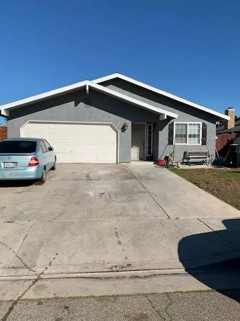 121 W Clark St, Madera, CA 93638 photo 1