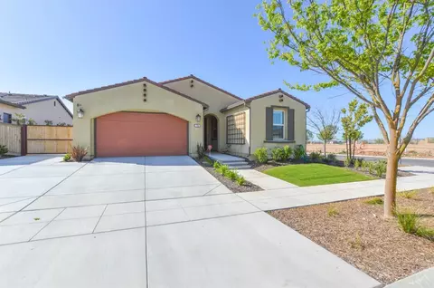 726 Overstone Ave, Madera, CA 93636 photo 1