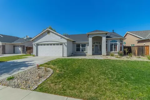 1676 Jacaranda St, Lemoore, CA 93245 photo 1