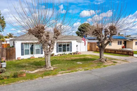806 E Myrtle St, Hanford, CA 93230 photo 1