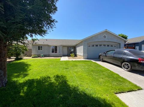 13827 E 3rd St, Parlier, CA 93648 photo 1